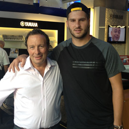 André Pierr Gignac, joueur de foot de l'olympique de marseille chez scotto musique