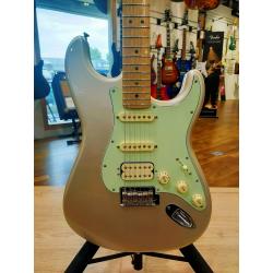 FENDER DELUXE STRATOCASTER MN BLIZZARD PEARL
